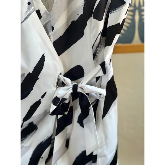 StyleStalker White V-Neck Romper Romper - Picture 2 of 7